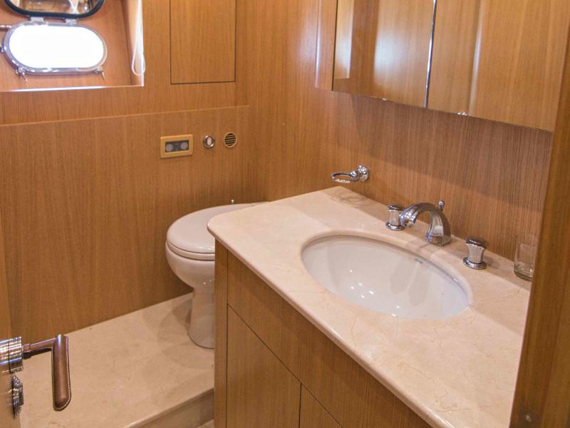 Book yachts online - motorboat - Leopard 24M - LEOPARD FORUM 24M (BALTIC SEA) - rent