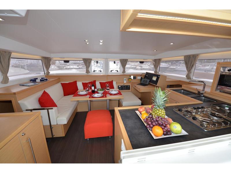 Book yachts online - catamaran - Lagoon 400 S2 - Anemoessa - rent