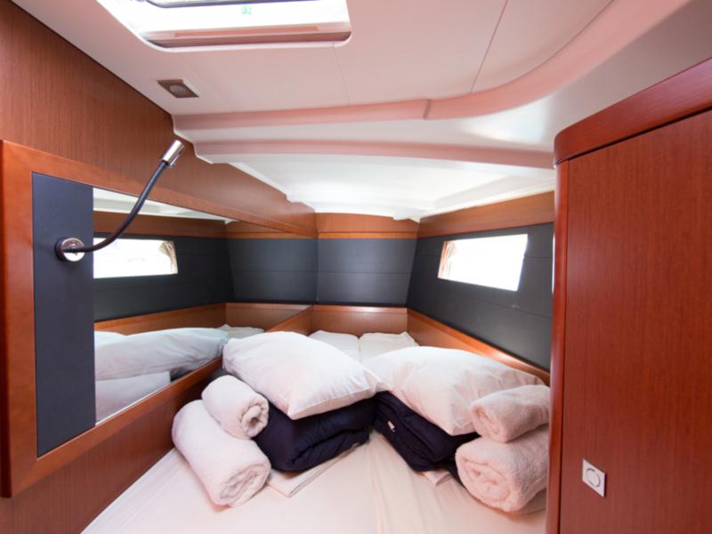 Book yachts online - sailboat - Oceanis 48 - INVICTUS - rent