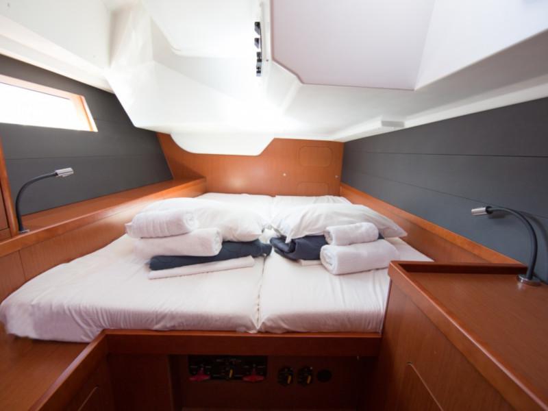 Book yachts online - sailboat - Oceanis 48 - INVICTUS - rent