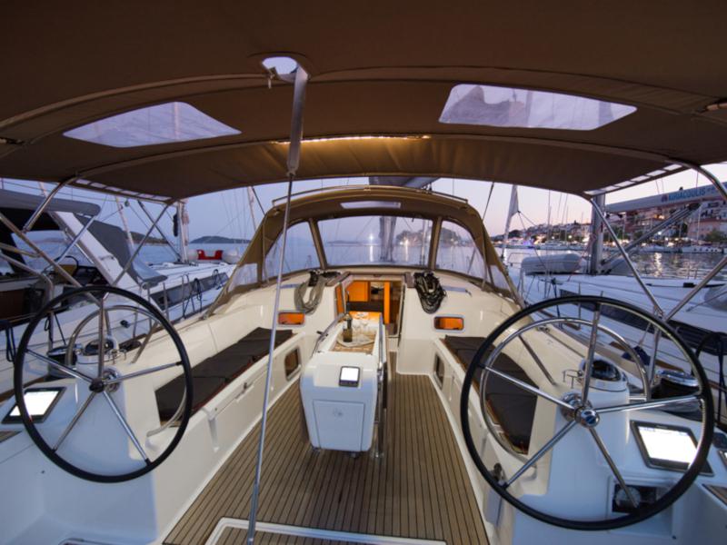 Book yachts online - sailboat - Sun Odyssey 519 (AC, Gen) - AURORA AC,GEN - rent