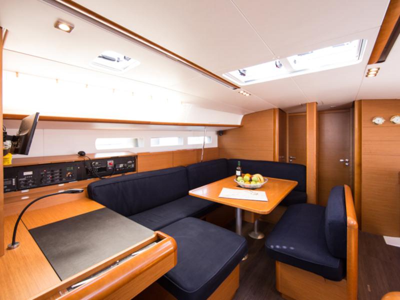 Book yachts online - sailboat - Sun Odyssey 519 (AC, Gen) - AURORA AC,GEN - rent