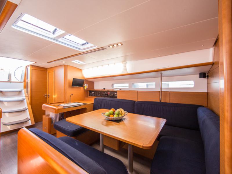 Book yachts online - sailboat - Sun Odyssey 519 (AC, Gen) - AURORA AC,GEN - rent