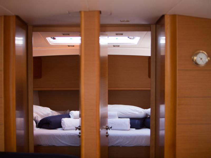 Book yachts online - sailboat - Sun Odyssey 519 (AC, Gen) - AURORA AC,GEN - rent