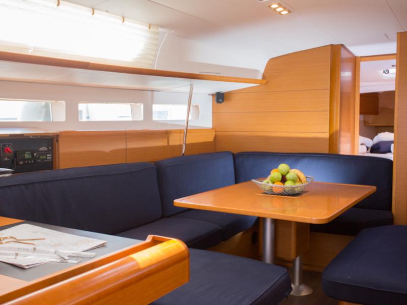 Book yachts online - sailboat - Sun Odyssey 519 (AC, Gen) - AURORA AC,GEN - rent