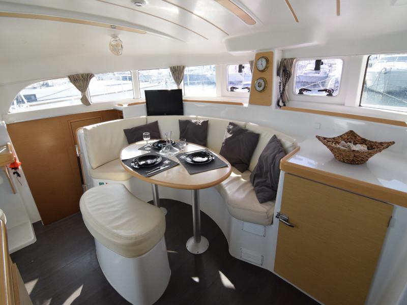 Book yachts online - catamaran - Lagoon 380 - Semele - rent
