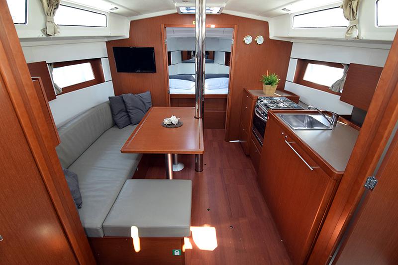 Book yachts online - sailboat - Oceanis 38.1 - Iris - rent
