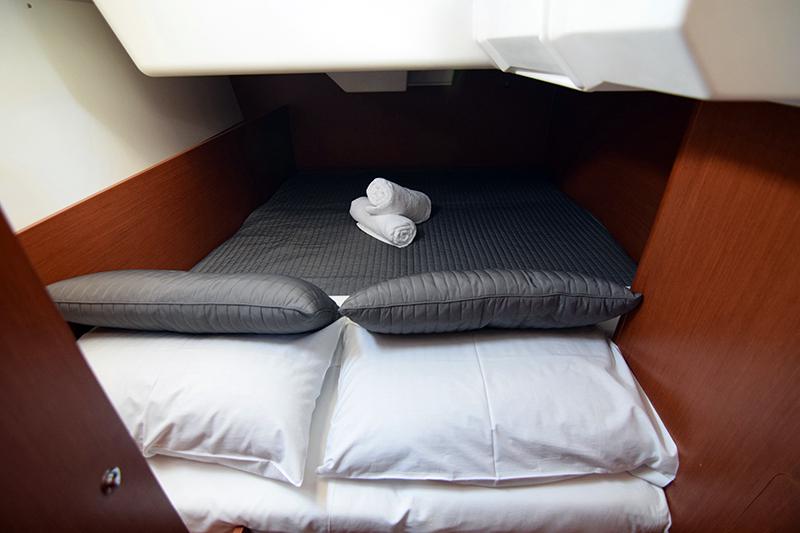 Book yachts online - sailboat - Oceanis 38.1 - Iris - rent