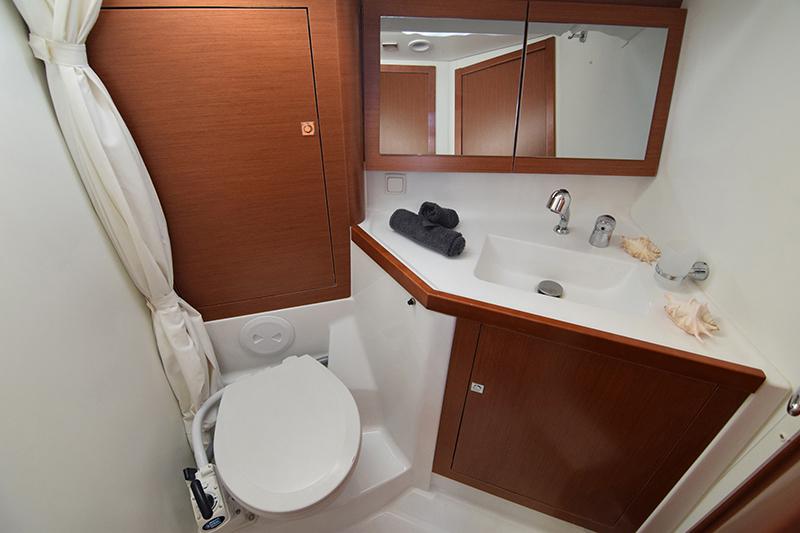 Book yachts online - sailboat - Oceanis 45 - Aida (Refit 2019) - rent