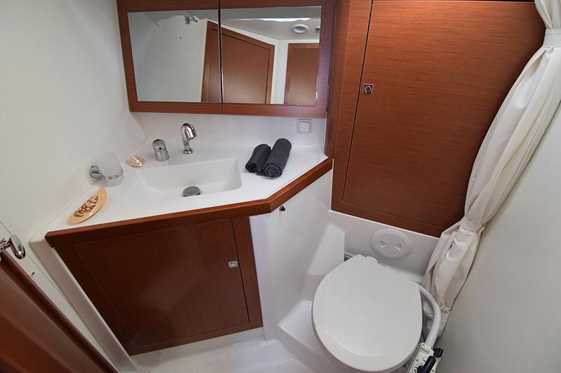 Book yachts online - sailboat - Oceanis 45 - Aida (Refit 2019) - rent