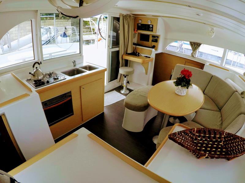 Book yachts online - catamaran - Lagoon 380 - Dattilo - rent