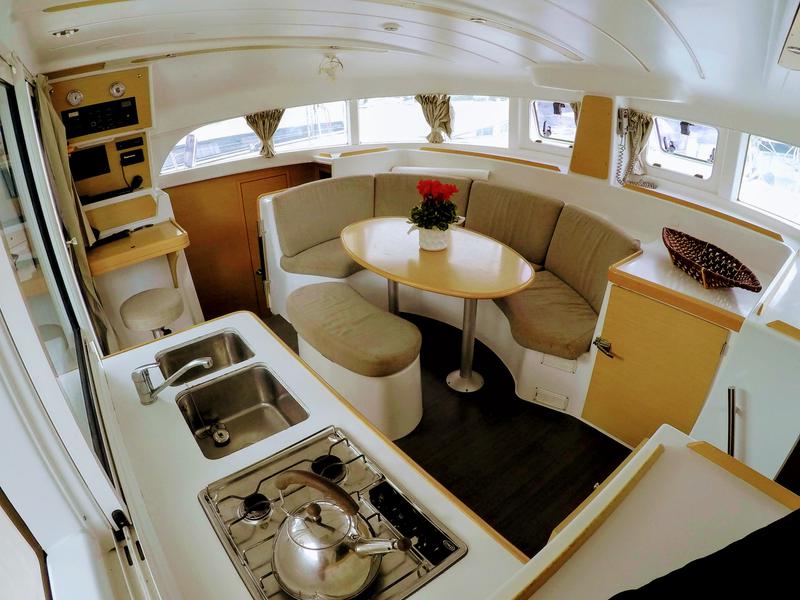 Book yachts online - catamaran - Lagoon 380 - Dattilo - rent