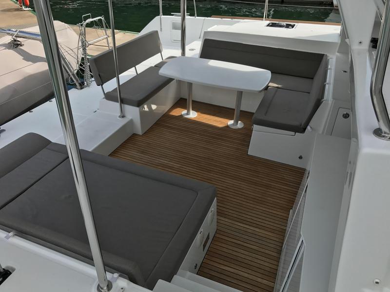 Book yachts online - catamaran - Lagoon 450 Flybridge - Helena (A/C &amp; Generator) - rent