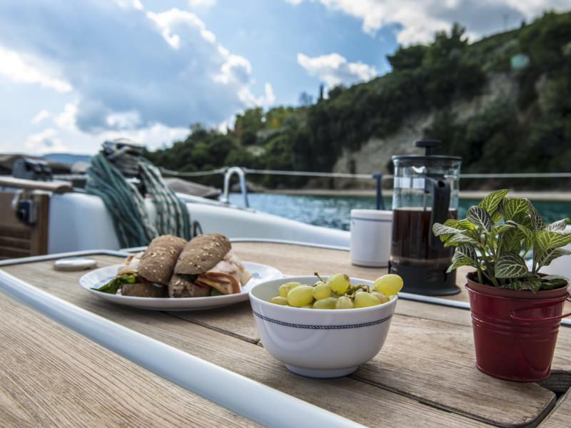 Book yachts online - sailboat - Oceanis 43 - OASIS - | Bowthruster | Solar P  - rent