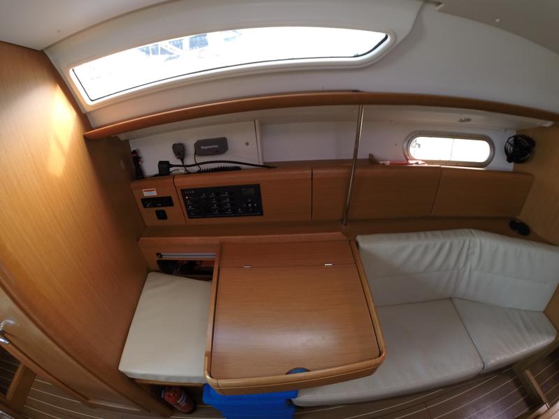 Book yachts online - sailboat - Sun Odyssey 36i - Agatha  - rent