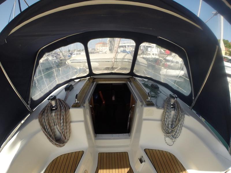 Book yachts online - sailboat - Bavaria 32 - Lucija  - sails 2018/solar panels - rent