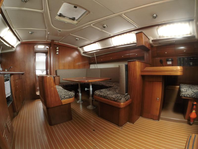 Book yachts online - sailboat - Bavaria 44 - Dišpet - sails 2019/solar panels - rent