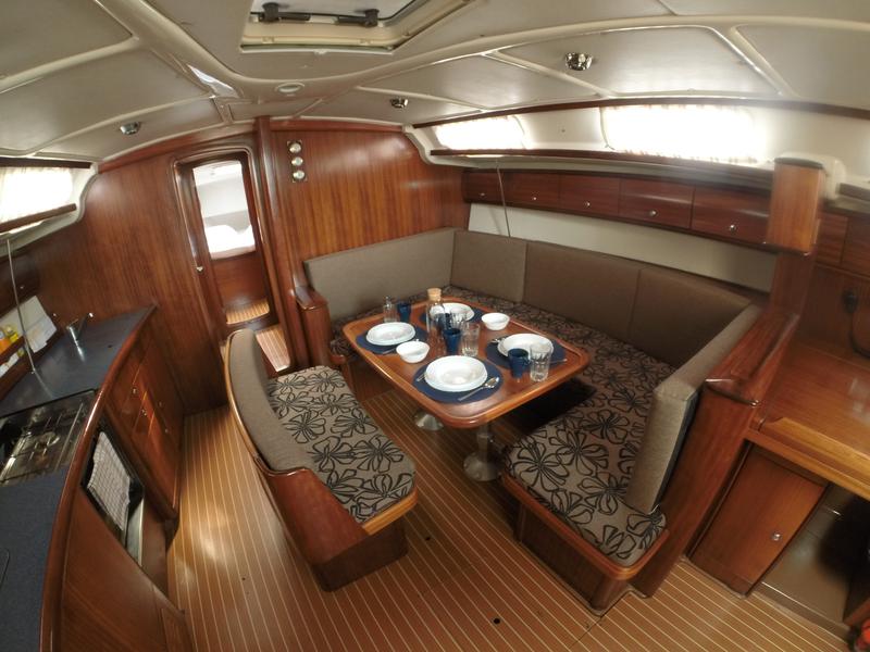 Book yachts online - sailboat - Bavaria 44 - Dišpet - sails 2019/solar panels - rent