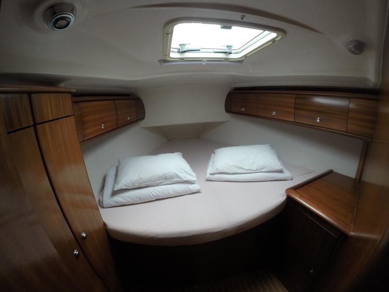 Book yachts online - sailboat - Bavaria 44 - Dišpet - sails 2019/solar panels - rent