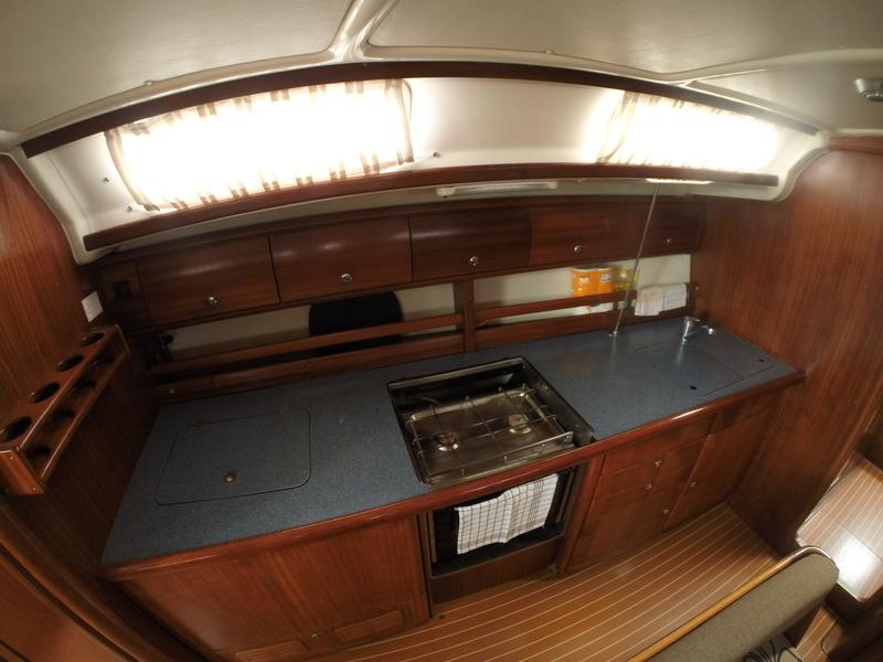 Book yachts online - sailboat - Bavaria 44 - Dišpet - sails 2019/solar panels - rent