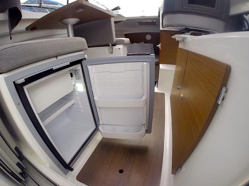 Book yachts online - motorboat - Merry Fisher 695 - DiV - rent