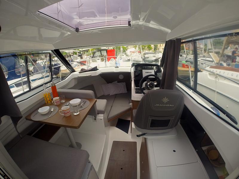 Book yachts online - motorboat - Merry Fisher 695 - DiV - rent