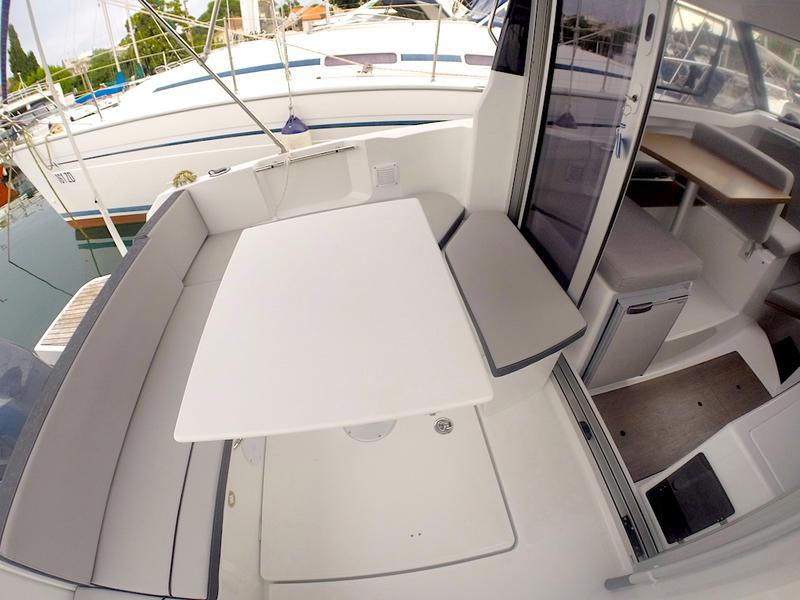 Book yachts online - motorboat - Merry Fisher 695 - DiV - rent
