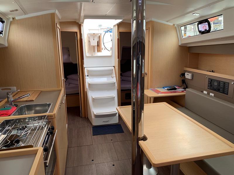 Book yachts online - sailboat - Oceanis 38 Owner Version - PATAGONIA - rent