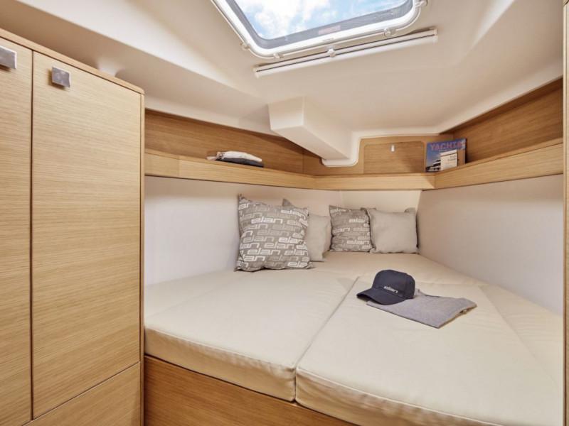 Book yachts online - sailboat - Elan E4 - Lucky - rent