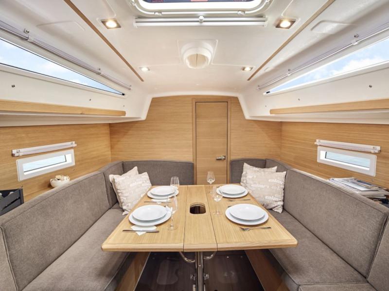 Book yachts online - sailboat - Elan E4 - Cesar - rent