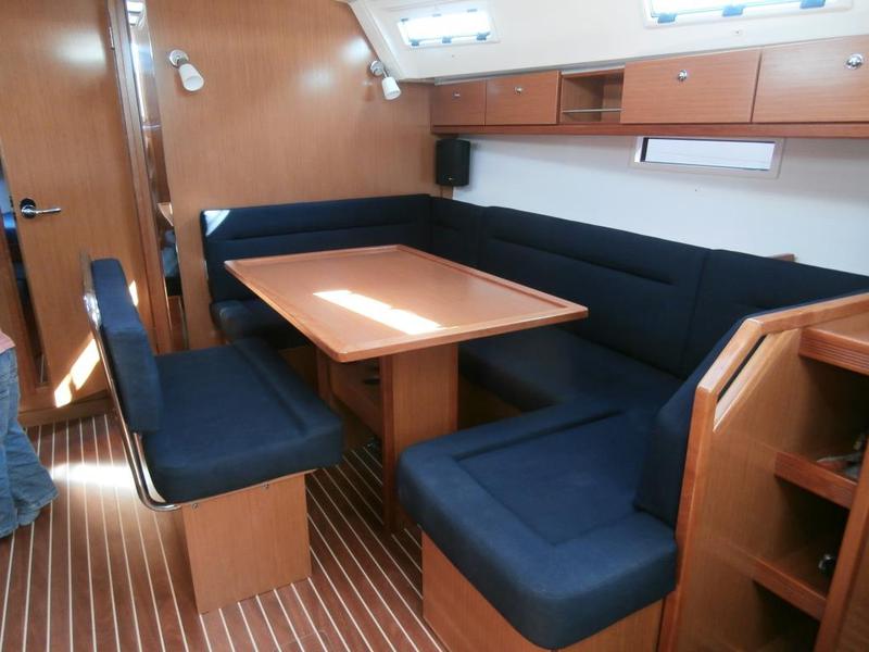Book yachts online - sailboat - Bavaria Cruiser 40 - Monika - rent