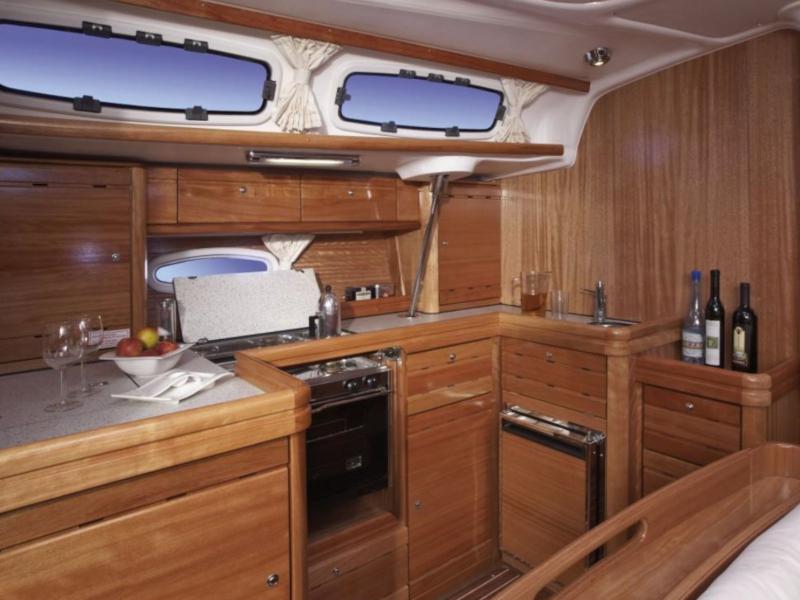 Book yachts online - sailboat - Bavaria 46 Cruiser - Uhuru - rent