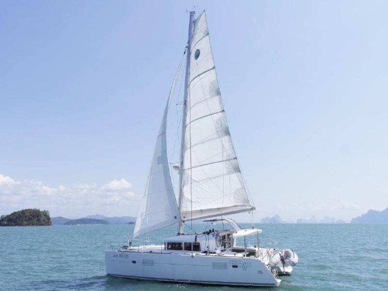 Book yachts online - catamaran - Lagoon 400 S2 - Helios - rent