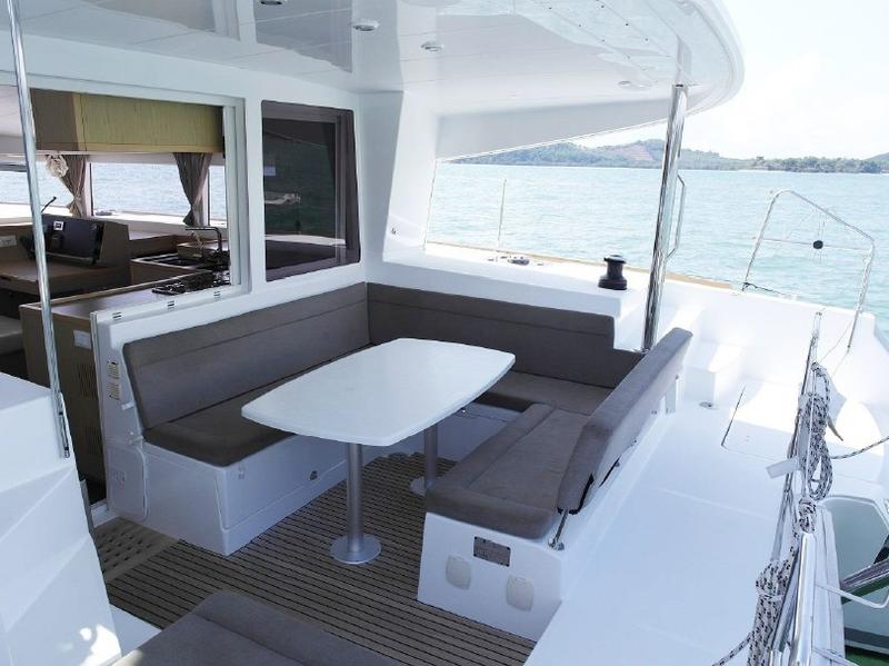 Book yachts online - catamaran - Lagoon 400 S2 - Helios - rent