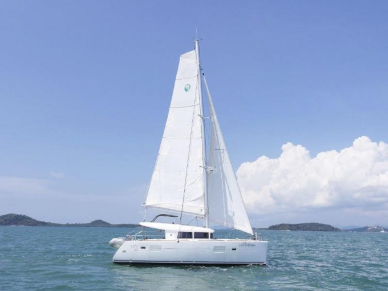 Book yachts online - catamaran - Lagoon 400 S2 - Helios - rent