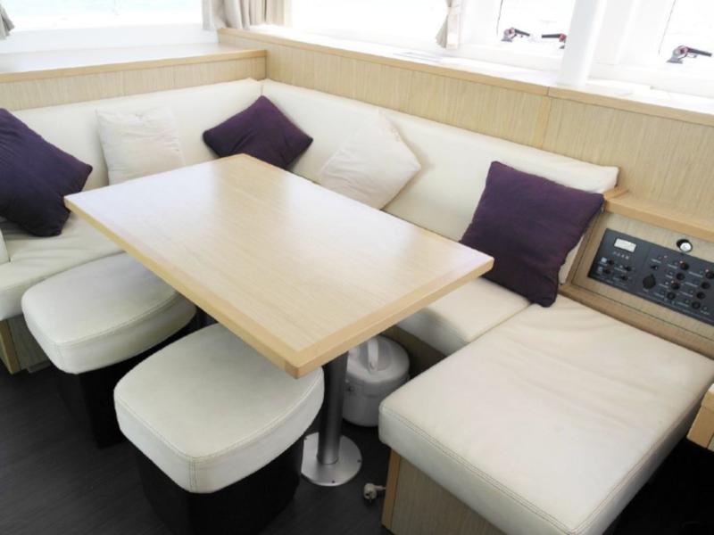 Book yachts online - catamaran - Lagoon 400 S2 - Helios - rent