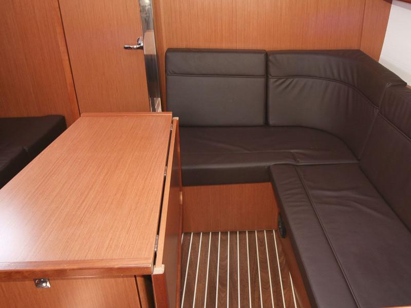 Book yachts online - sailboat - Bavaria Cruiser 37 - Hanni - rent