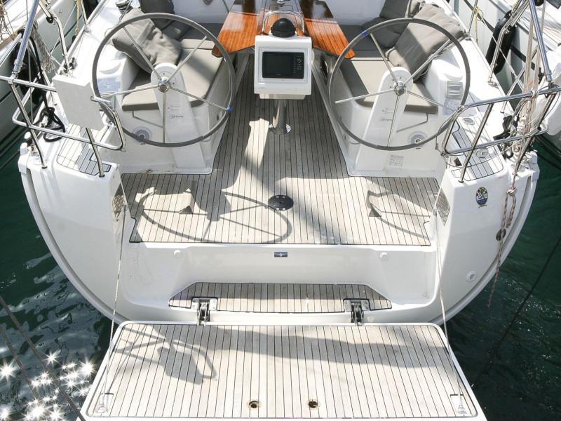 Book yachts online - sailboat - Bavaria Cruiser 37 - Hanni - rent