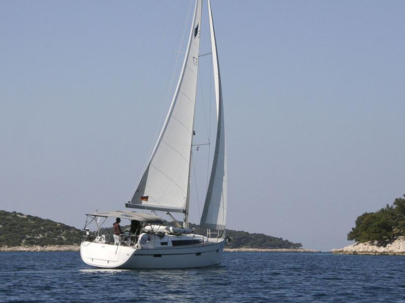 Book yachts online - sailboat - Bavaria Cruiser 37 - Hanni - rent