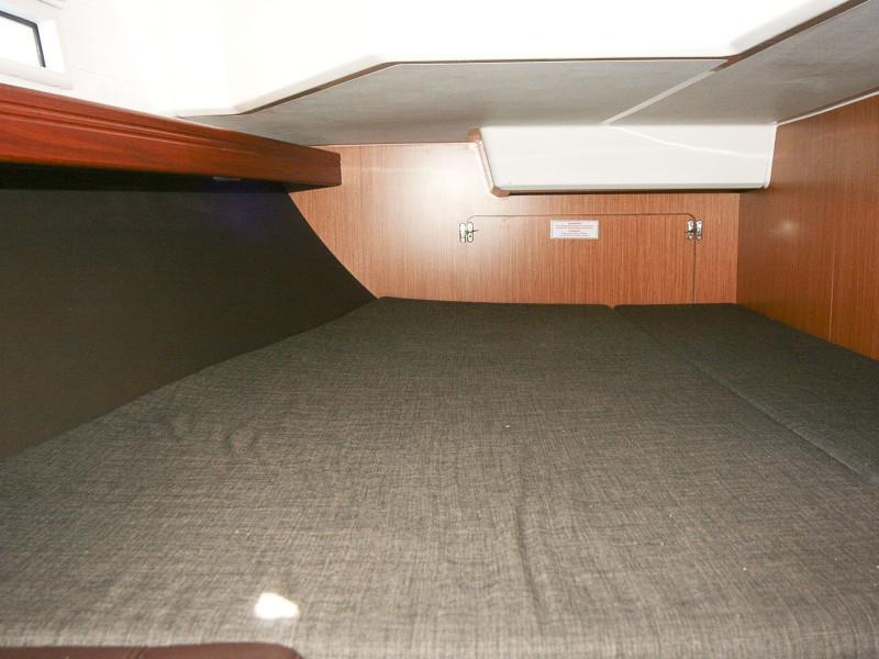 Book yachts online - sailboat - Bavaria Cruiser 37 - Hanni - rent