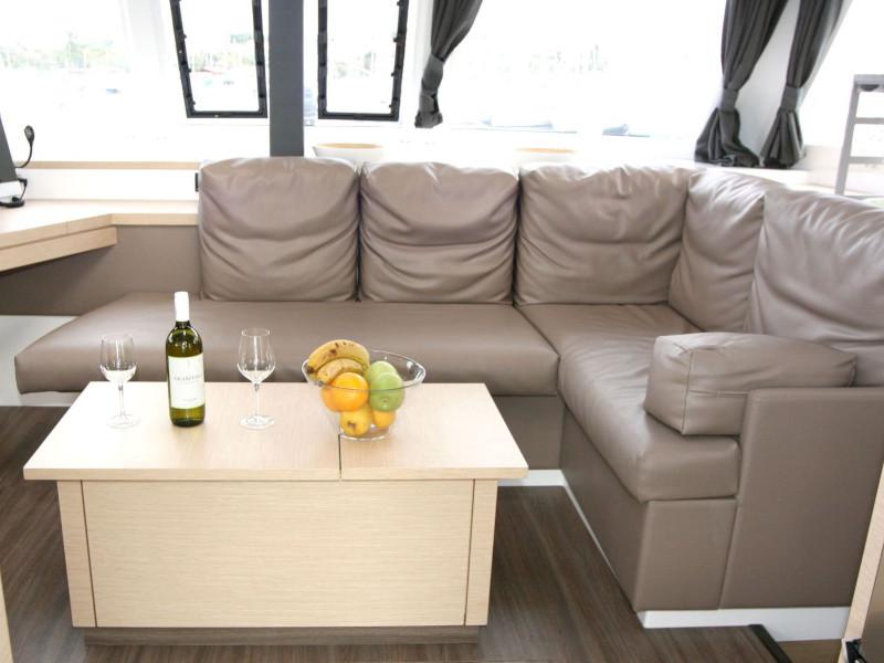 Book yachts online - catamaran - Lucia 40 - 3 cab - Makohela - rent