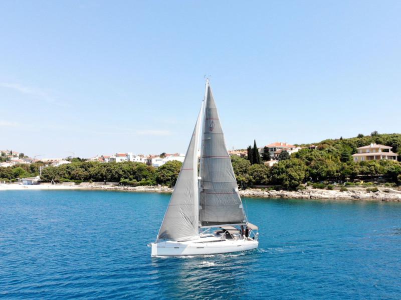 Book yachts online - sailboat - Dehler 42 - Vivid - rent