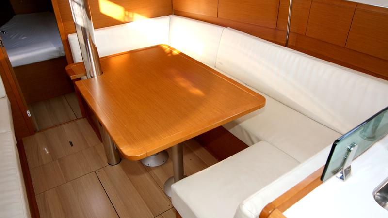 Book yachts online - sailboat - Sun Odyssey 389 - Angie - rent