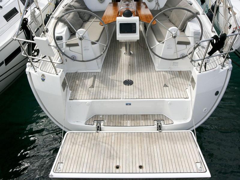 Book yachts online - sailboat - Bavaria Cruiser 37 - 2 cab - Swing - rent