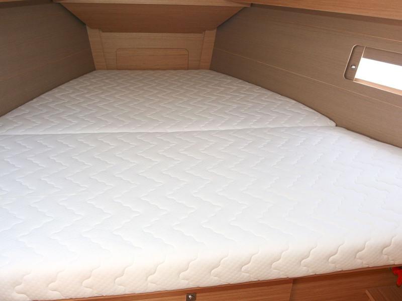 Book yachts online - sailboat - Dufour 382 Grand Large - 3 cab - Henry - rent