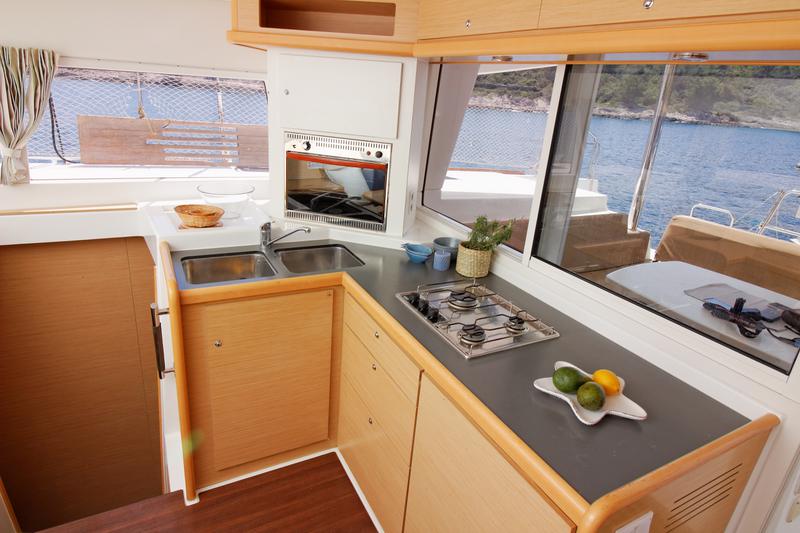 Book yachts online - catamaran - Lagoon 400 - GREENLAND - rent