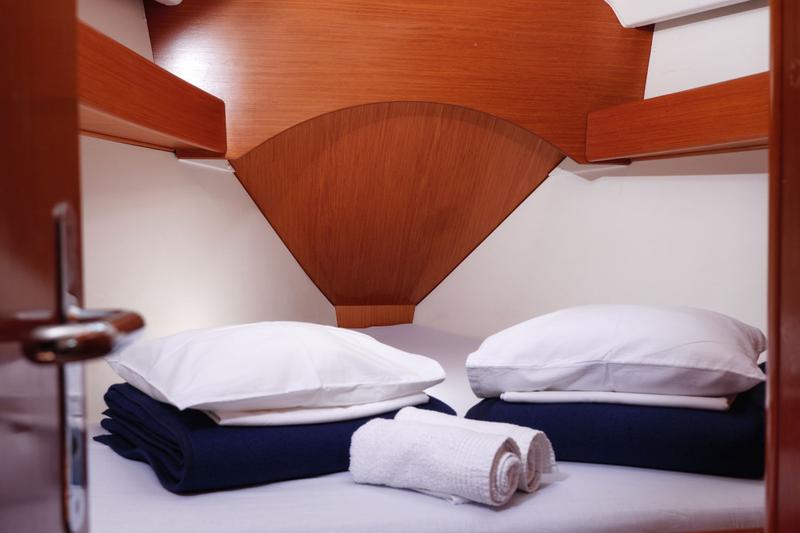 Book yachts online - sailboat - Beneteau Cyclades 39.3 - ALASKA - rent