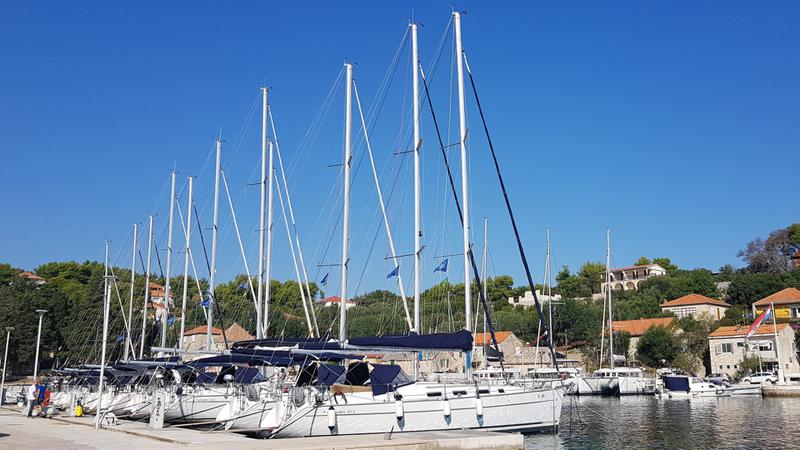 Book yachts online - sailboat - Sun Odyssey 349 - SIBERIA - rent