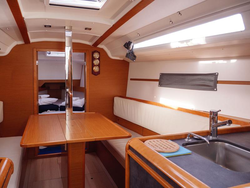 Book yachts online - sailboat - Sun Odyssey 349 - SIBERIA - rent