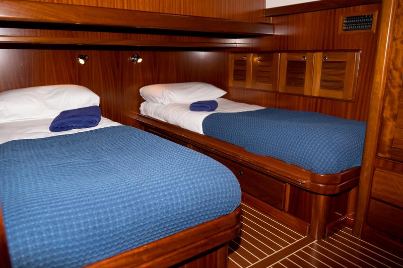 Book yachts online - motorboat - Menorquin 160 FLY - Buccara XI - rent